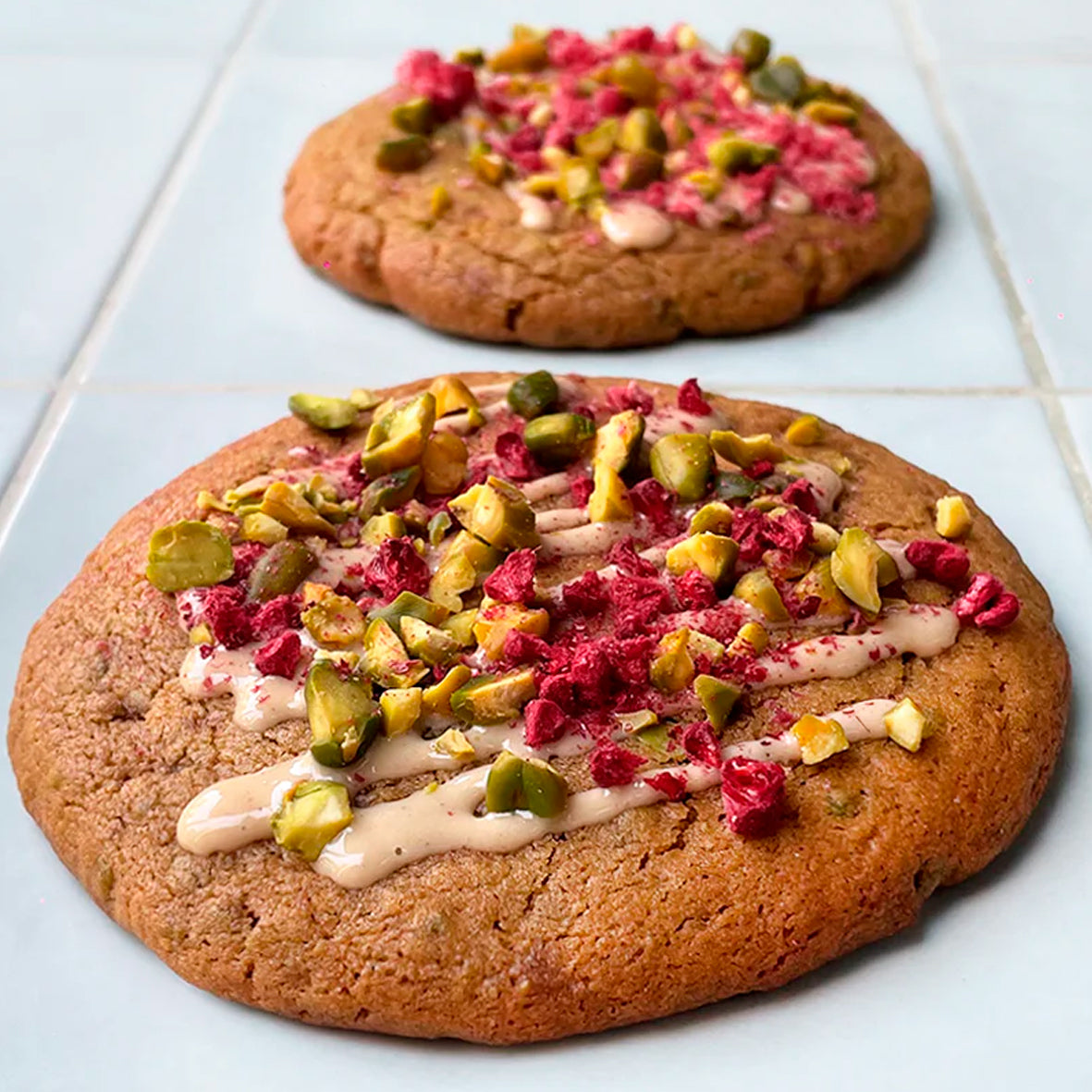 Cookie Pistacho con Chocolate Blanco y Frambuesa