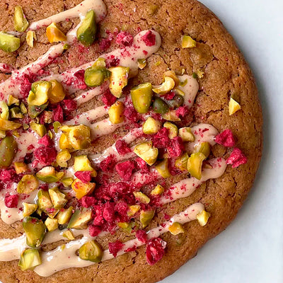 Cookie Pistacho con Chocolate Blanco y Frambuesa