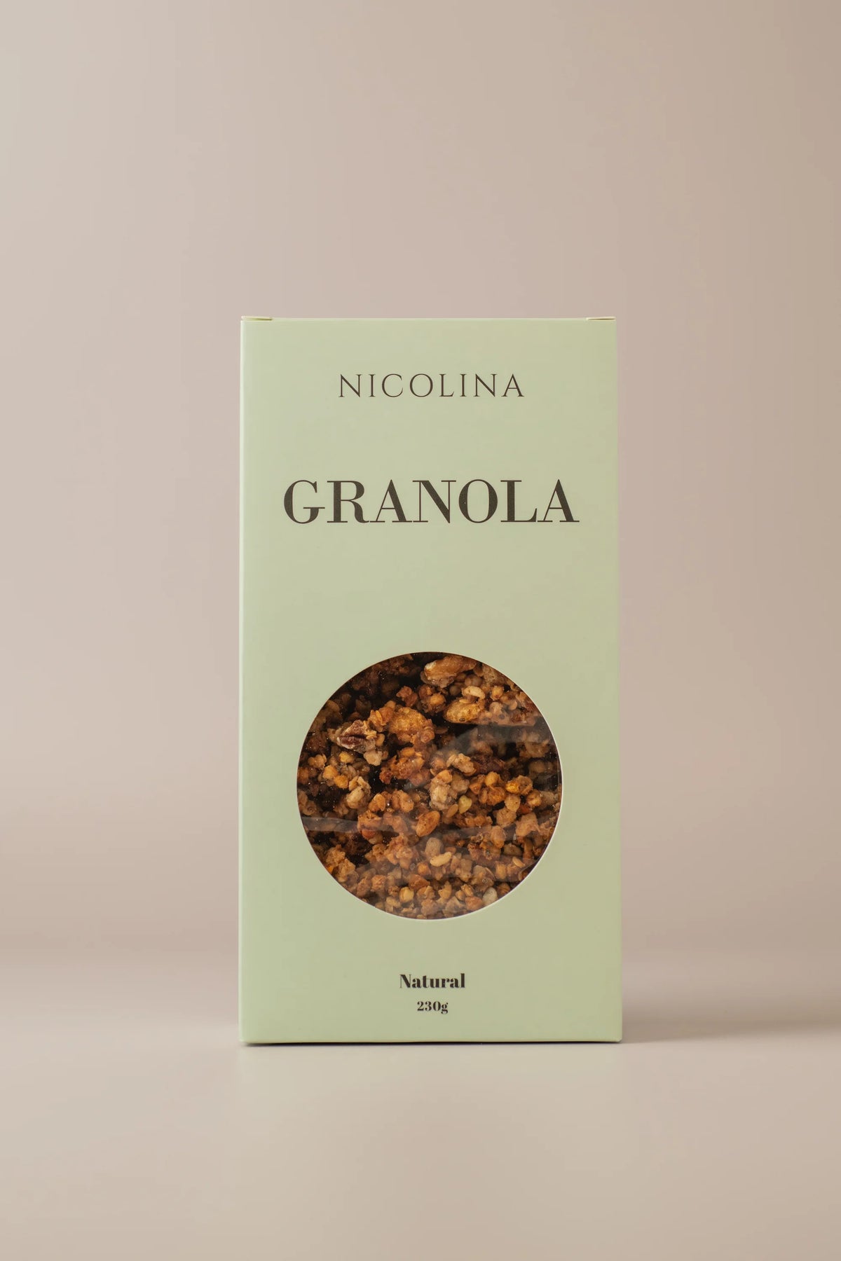 Caja de granola natural sin gluten y sin lactosa de NICOLINA Madrid, presentada en packaging premium.
