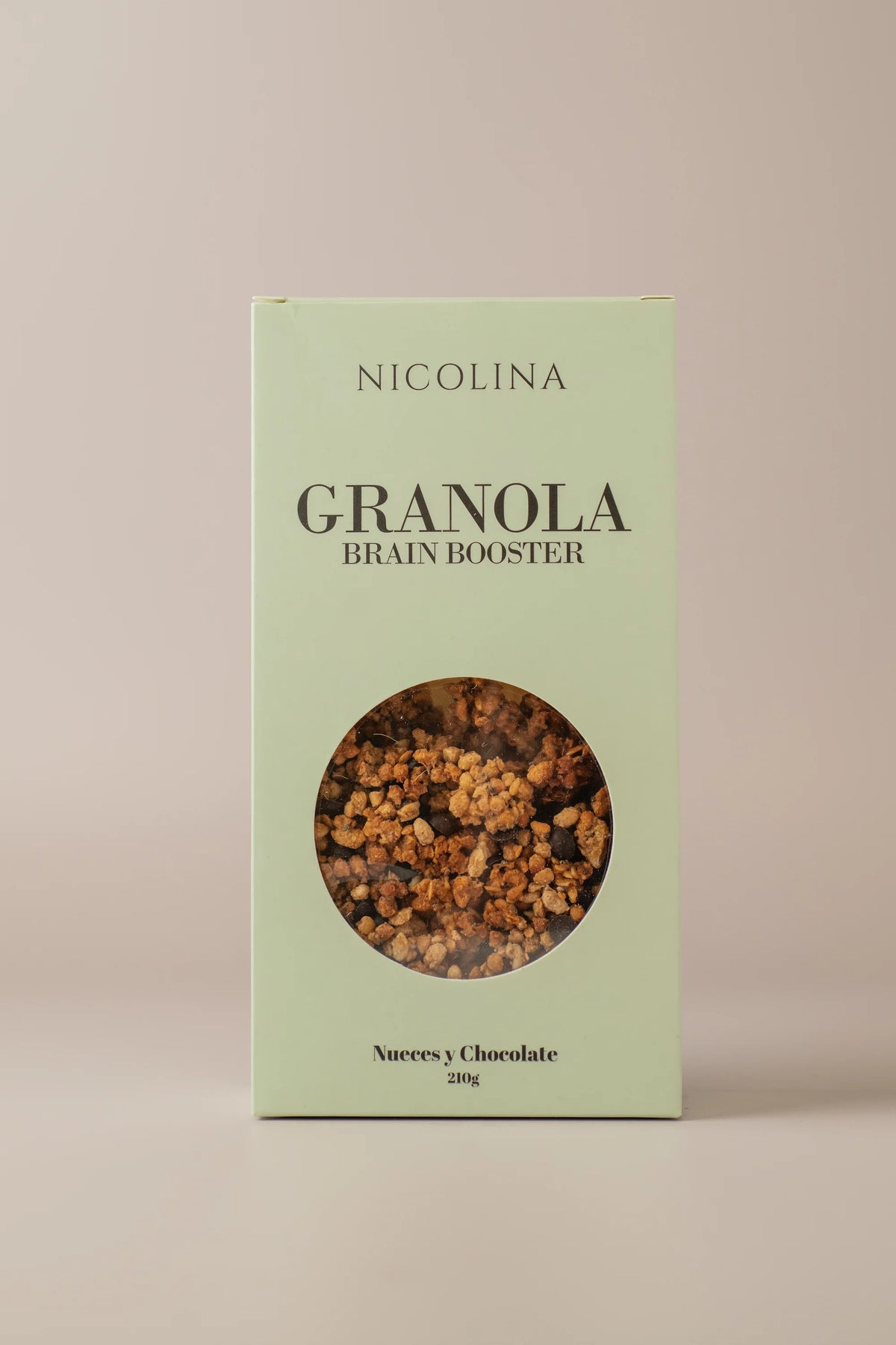 Caja de granola de nueces y chocolate sin gluten y sin lactosa de NICOLINA Madrid, presentada en packaging premium.
