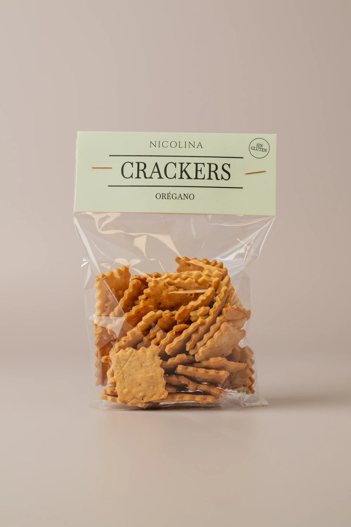 Pack de crackers de orégano sin gluten y sin lactosa con textura crujiente y sabor aromático.
