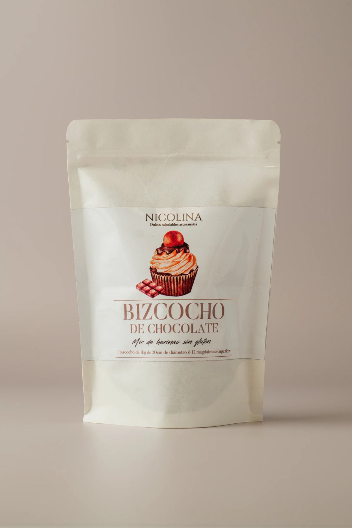 Preparado para bizcocho de chocolate Nicolina sin gluten, sin azúcar y sin lactosa, mix de harinas para hacer un bizcocho casero esponjoso.
